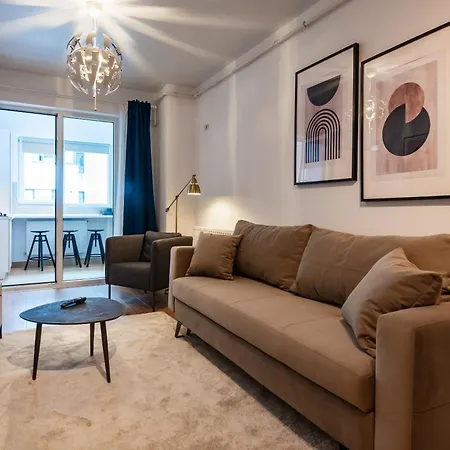 Apartment 812 B2 *
