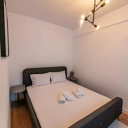Apartment 812 B2